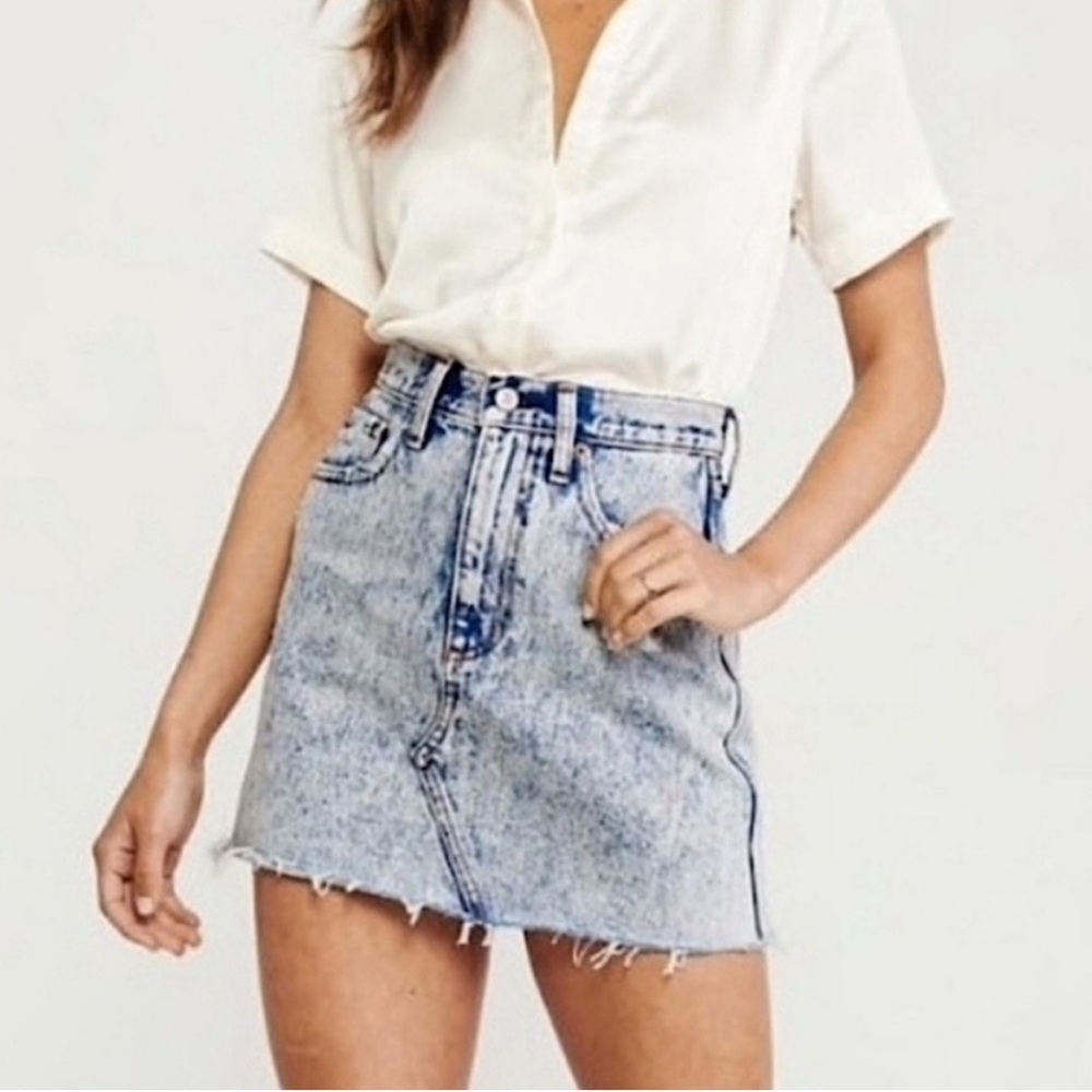Abercrombie and Fitch denim skirt 
Acid Wash Distressed Natural Wash